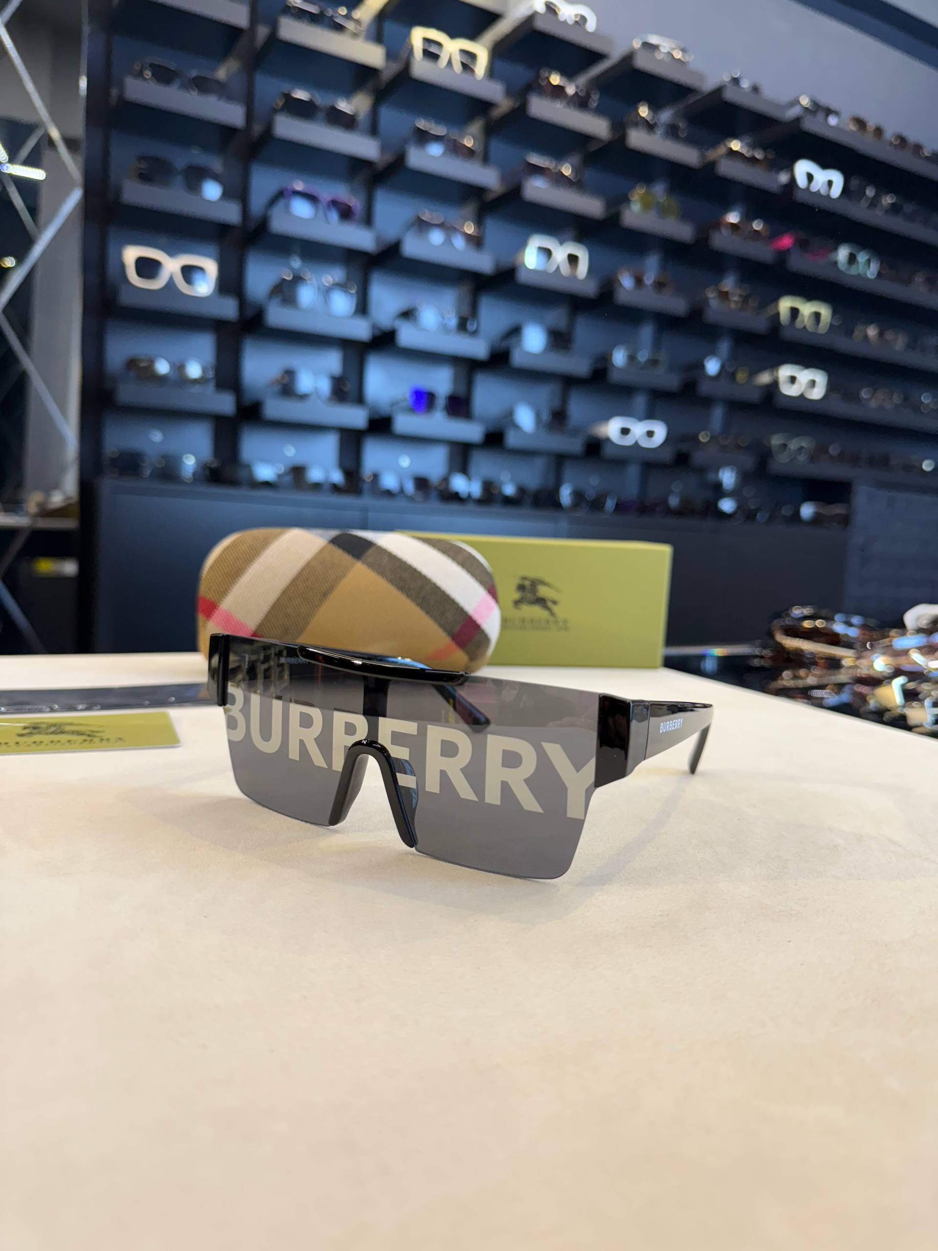 BURBERRY- BR02