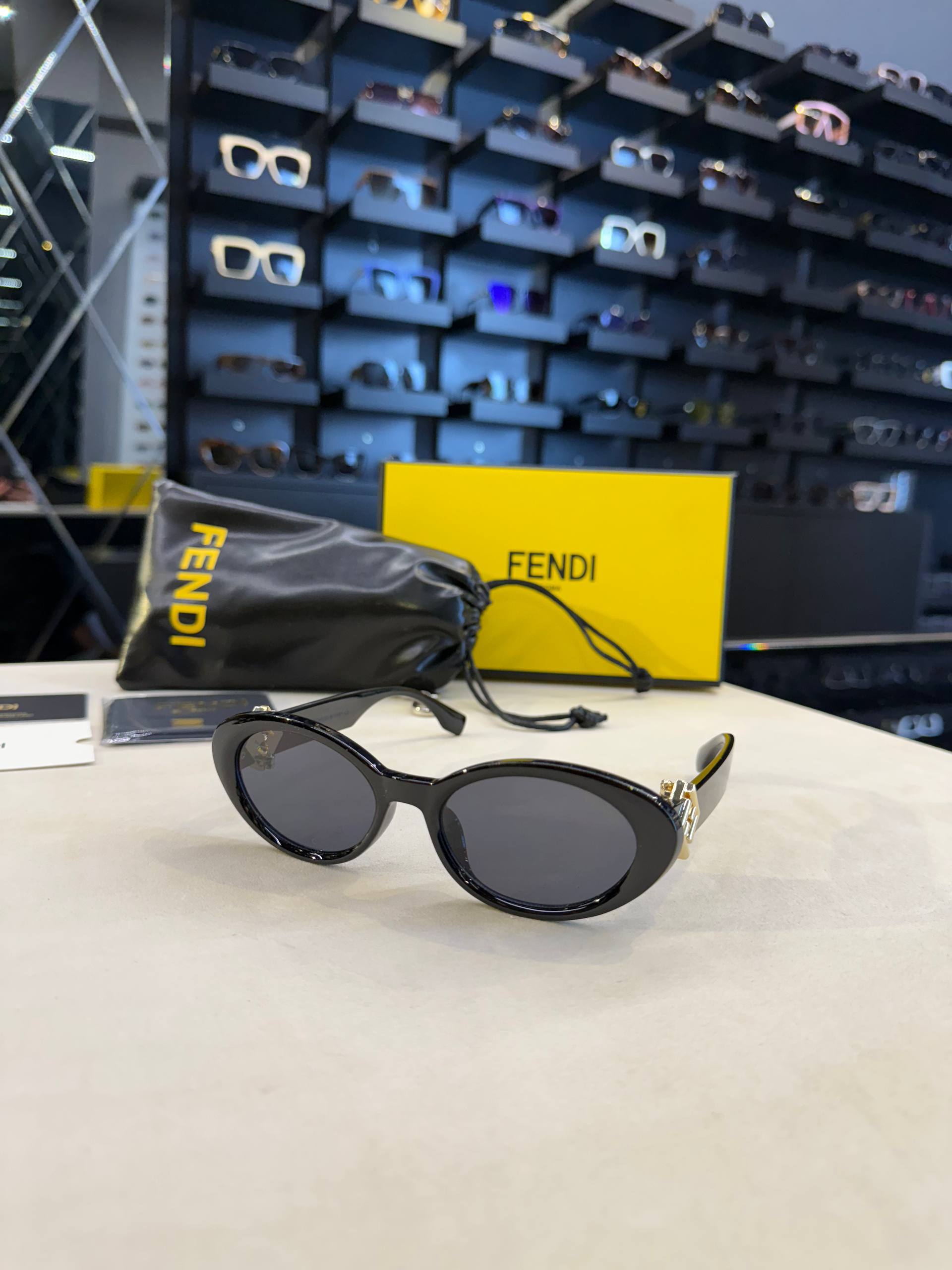 FENDI - FF04