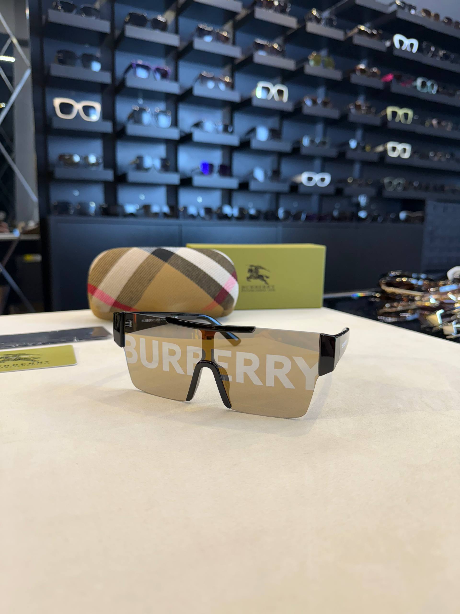 BURBERRY- BR01
