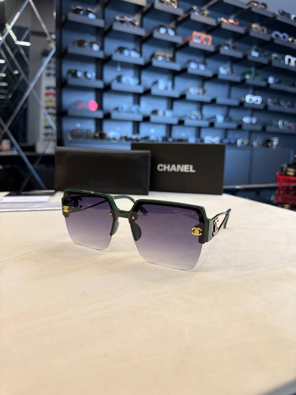 CHANEL CC10
