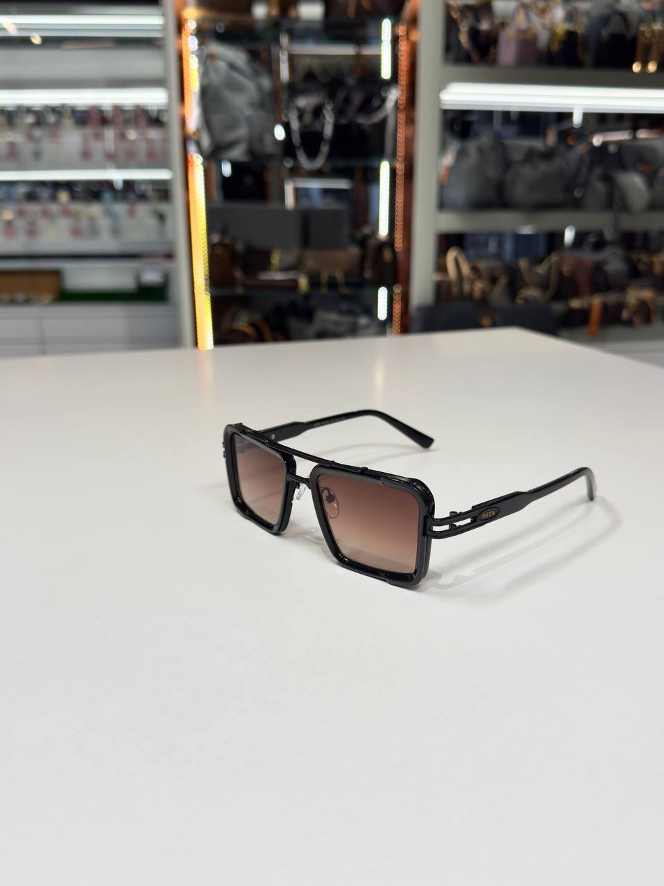 Dita - DT02