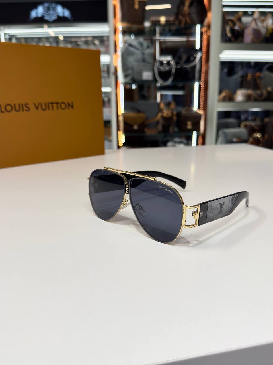 Louis Vuitton - L87