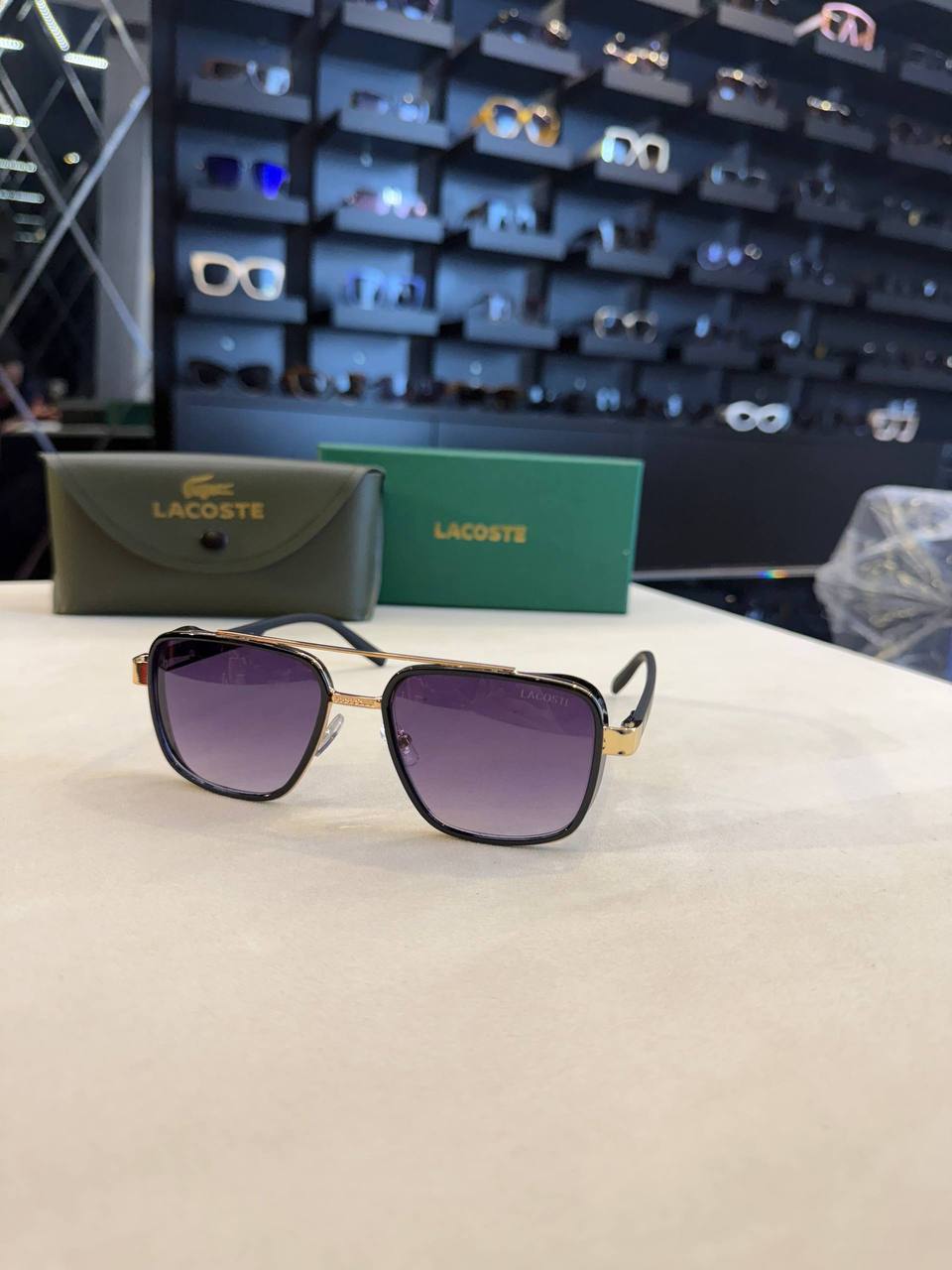 LACOSTE- 01