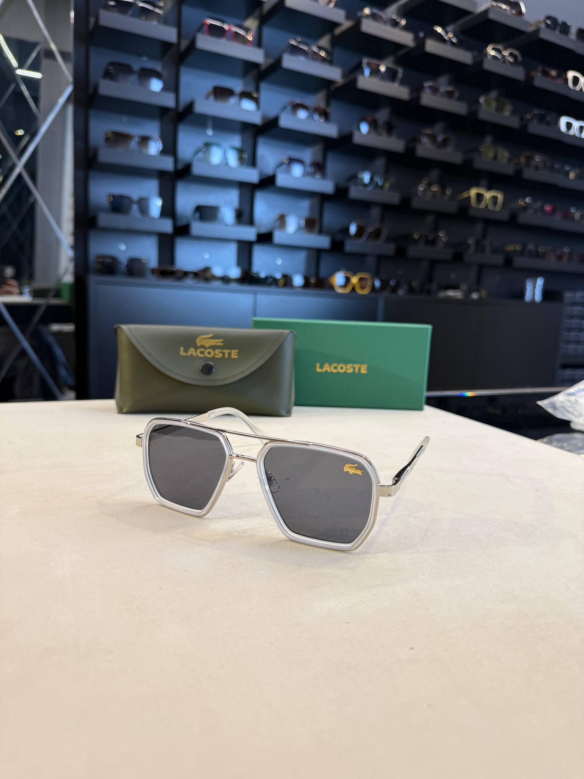 LACOSTE- 02