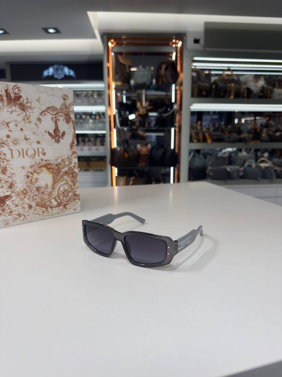Dior - CD37
