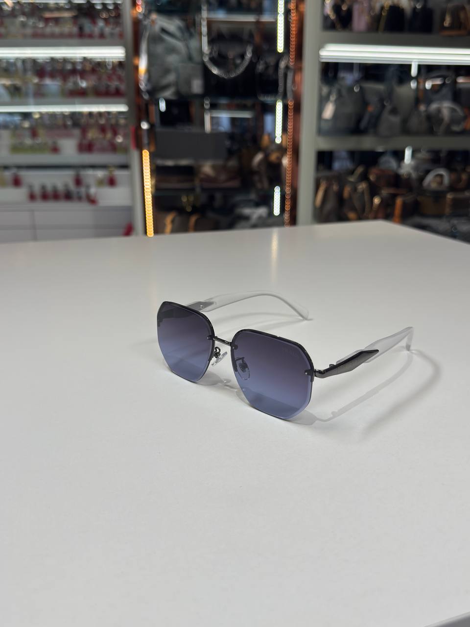 Prada - P02