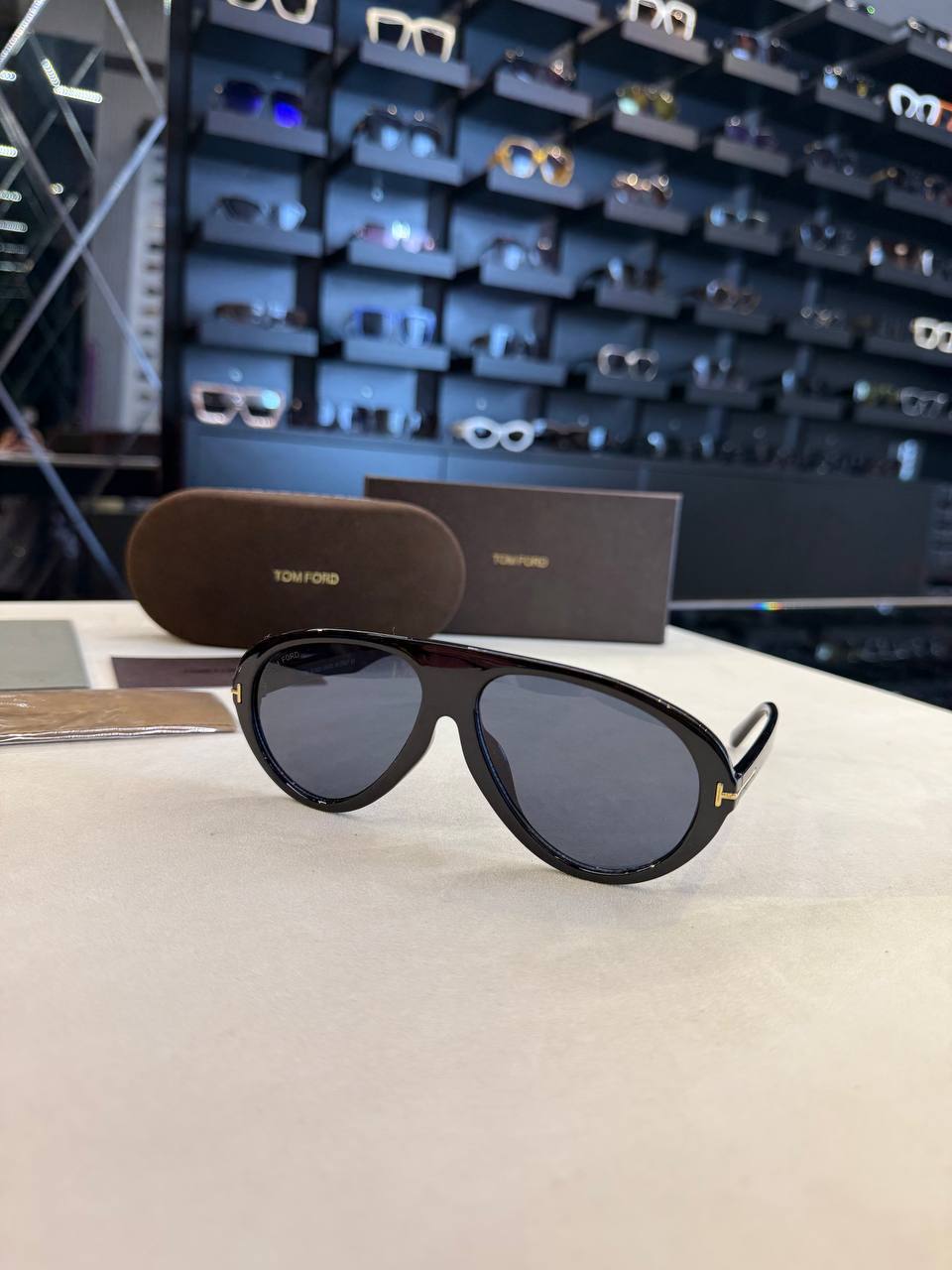 TOM FORD- TF04