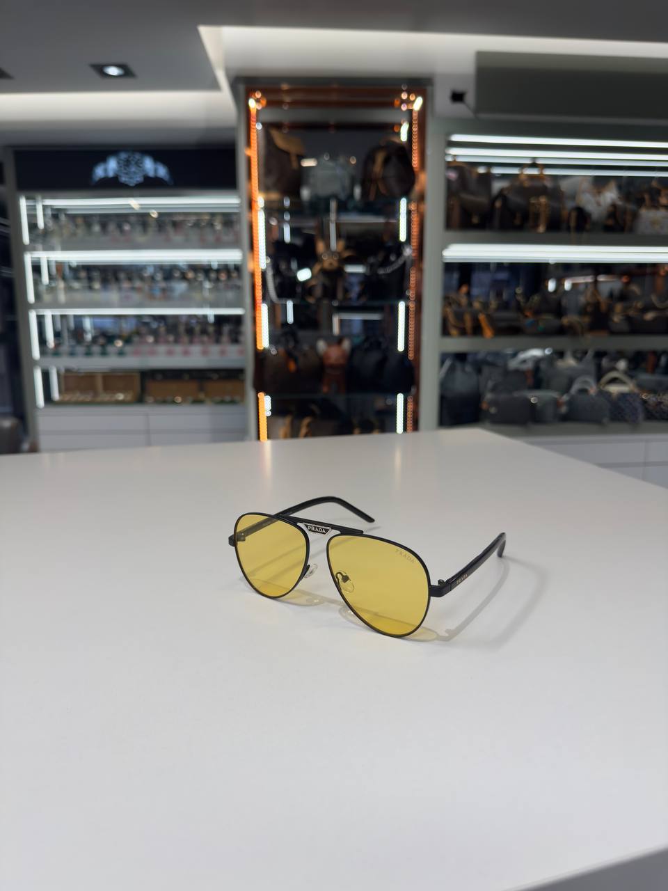 Prada - P33