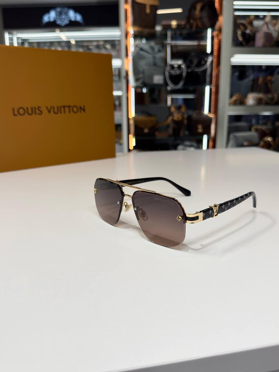 Louis Vuitton - L89