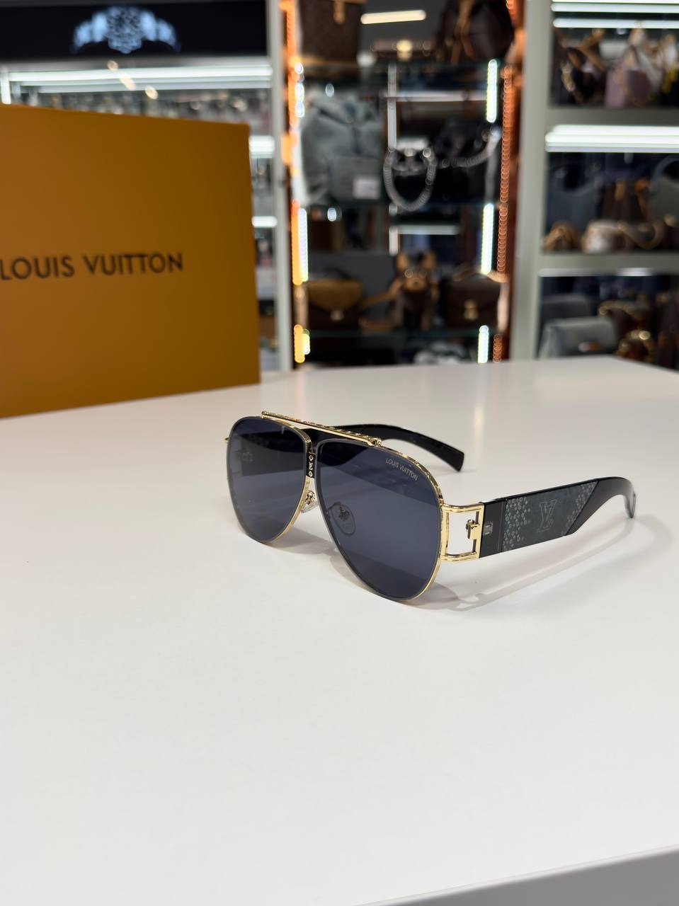 Louis Vuitton - L73