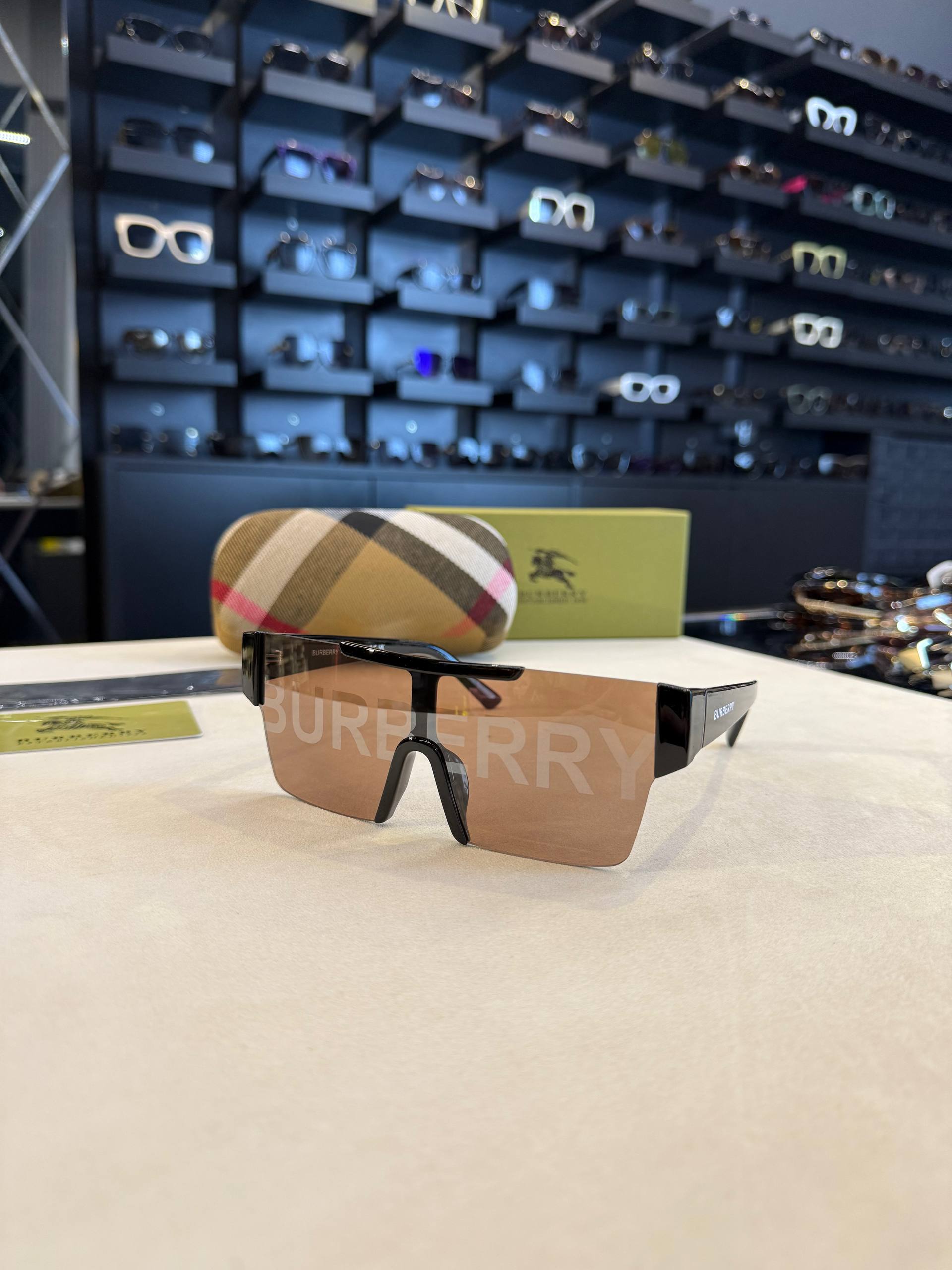 BURBERRY- BR03